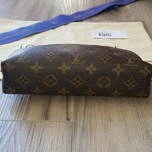 Louis Vuitton Poch. Cosmetic G.M. - Picture 5 of 16